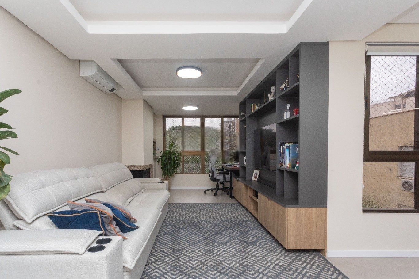 Apartamento de 3 quartos, suíte e 1 vaga de garagem no bairro Passo da Areia POA — foto 1