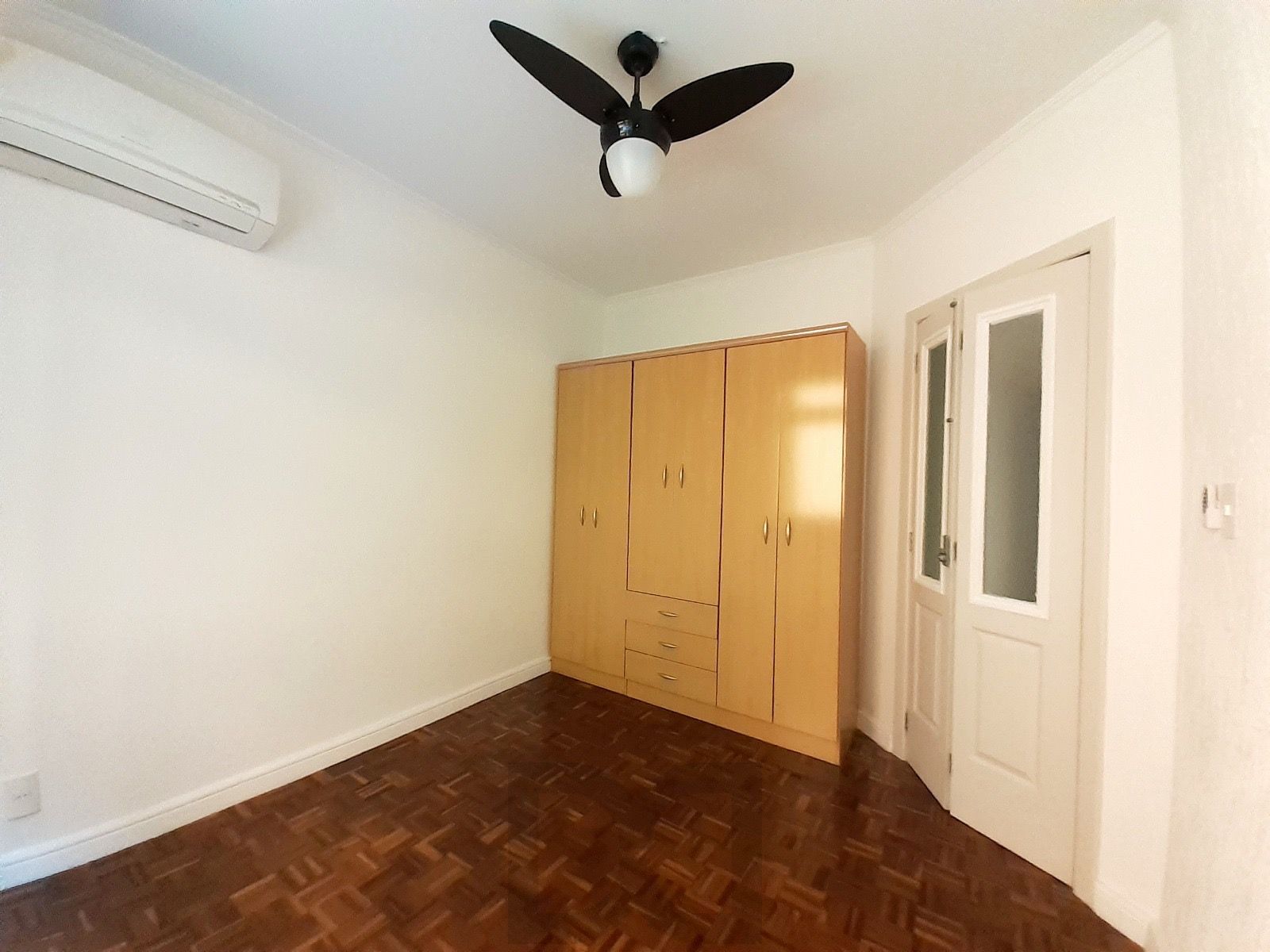 Apartamento de dois quartos no bairro Menino Deus em Porto Alegre — foto 29