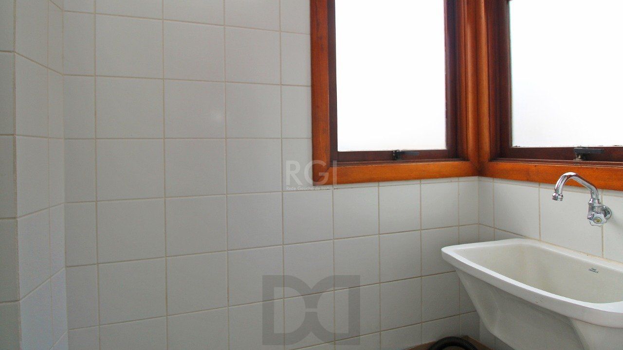 Apartamento de dois dormitórios e uma vaga de garagem na Rua Marcelo Gama, bairro Auxiliadora em Porto Alegre. — foto 36