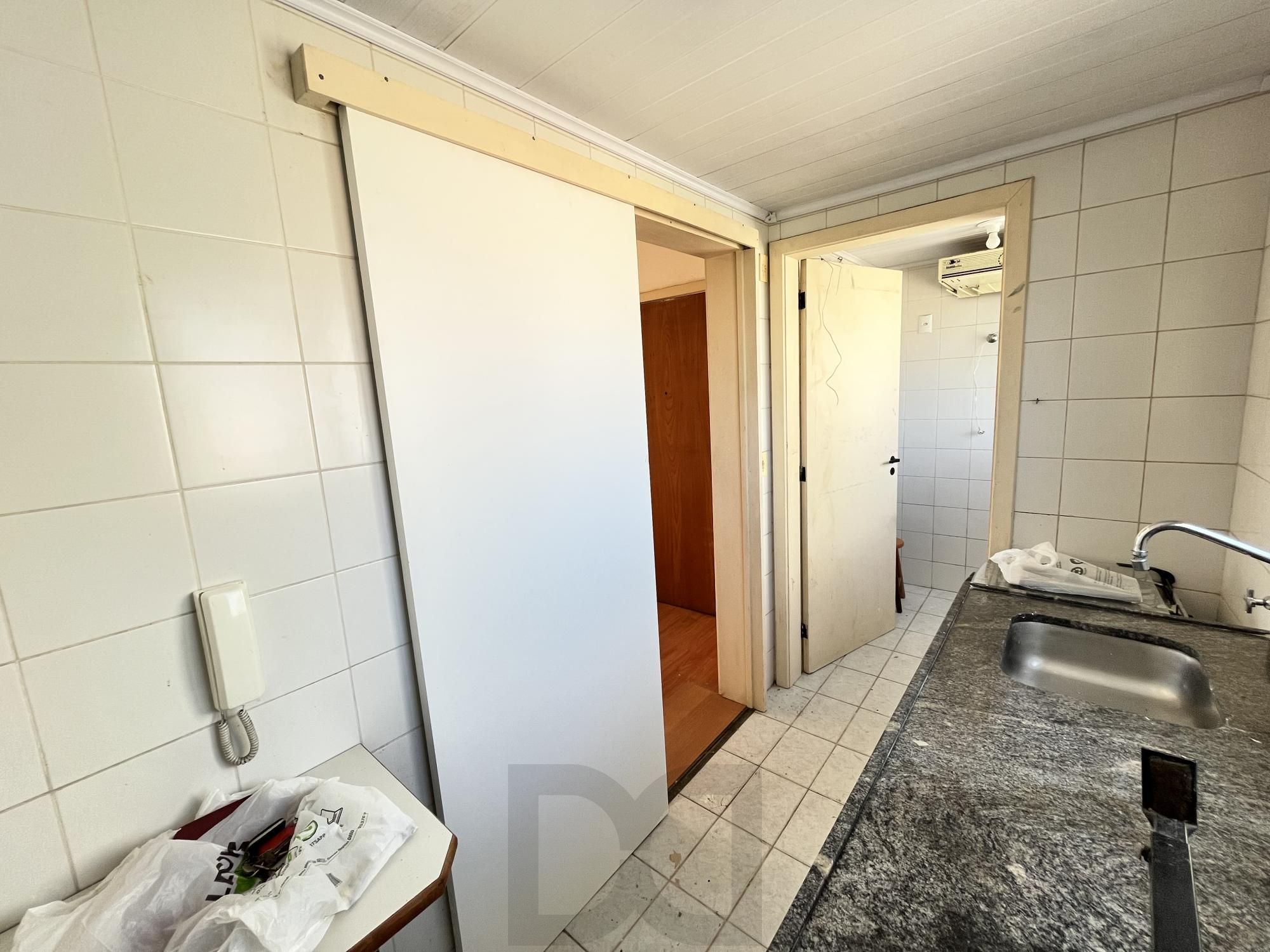 Apartamento de 2 quartos, sacada com churrasqueira e 1 vaga de garagem POA — foto 24