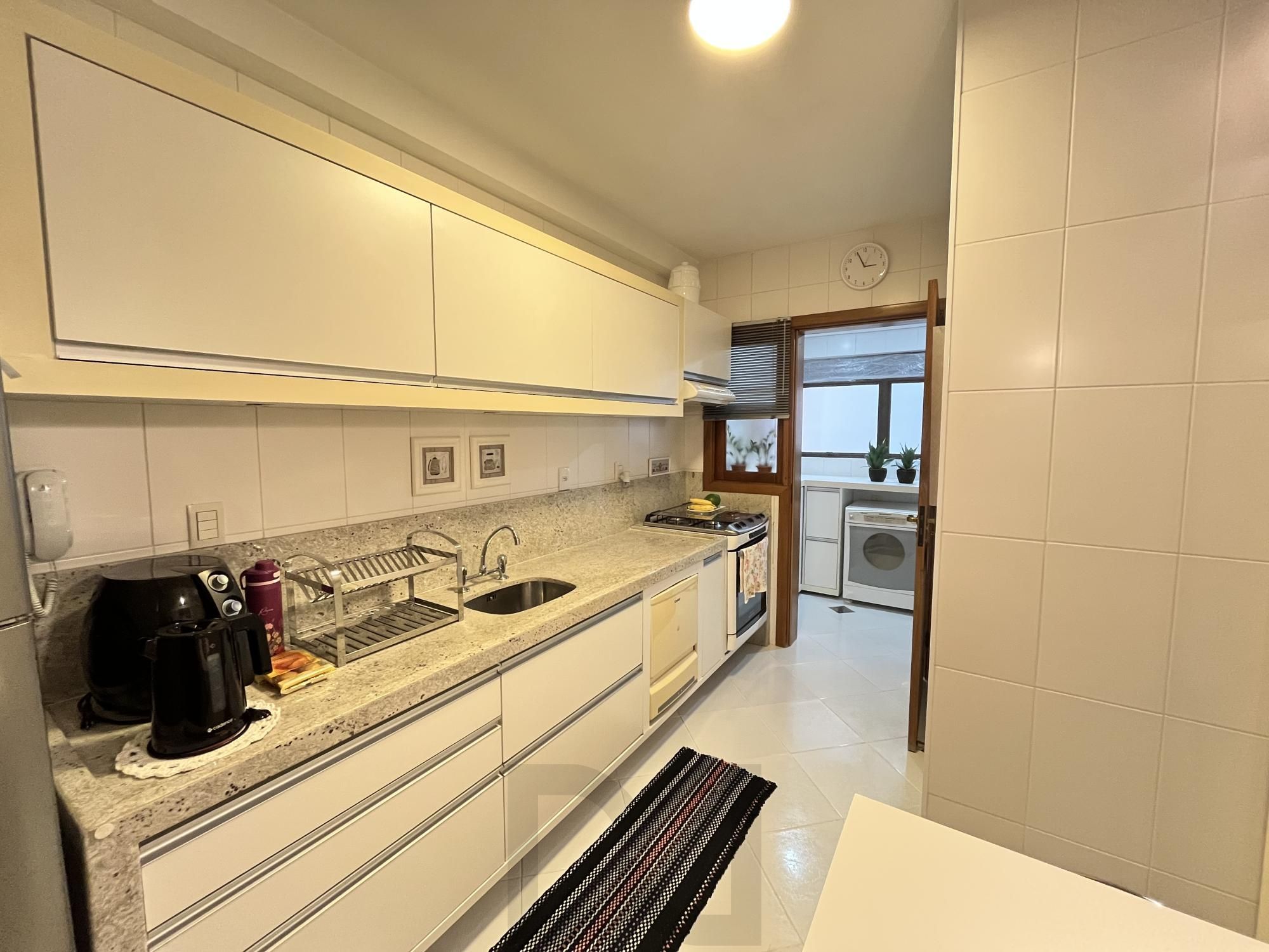 Apartamento de 3 quartos, suíte e 4 vagas de garagem no bairro Rio Branco em POA — foto 16