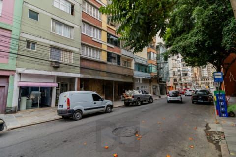 Apartamento de dois dormitórios dependência de empregada no bairro Cidade Baixa — foto 11