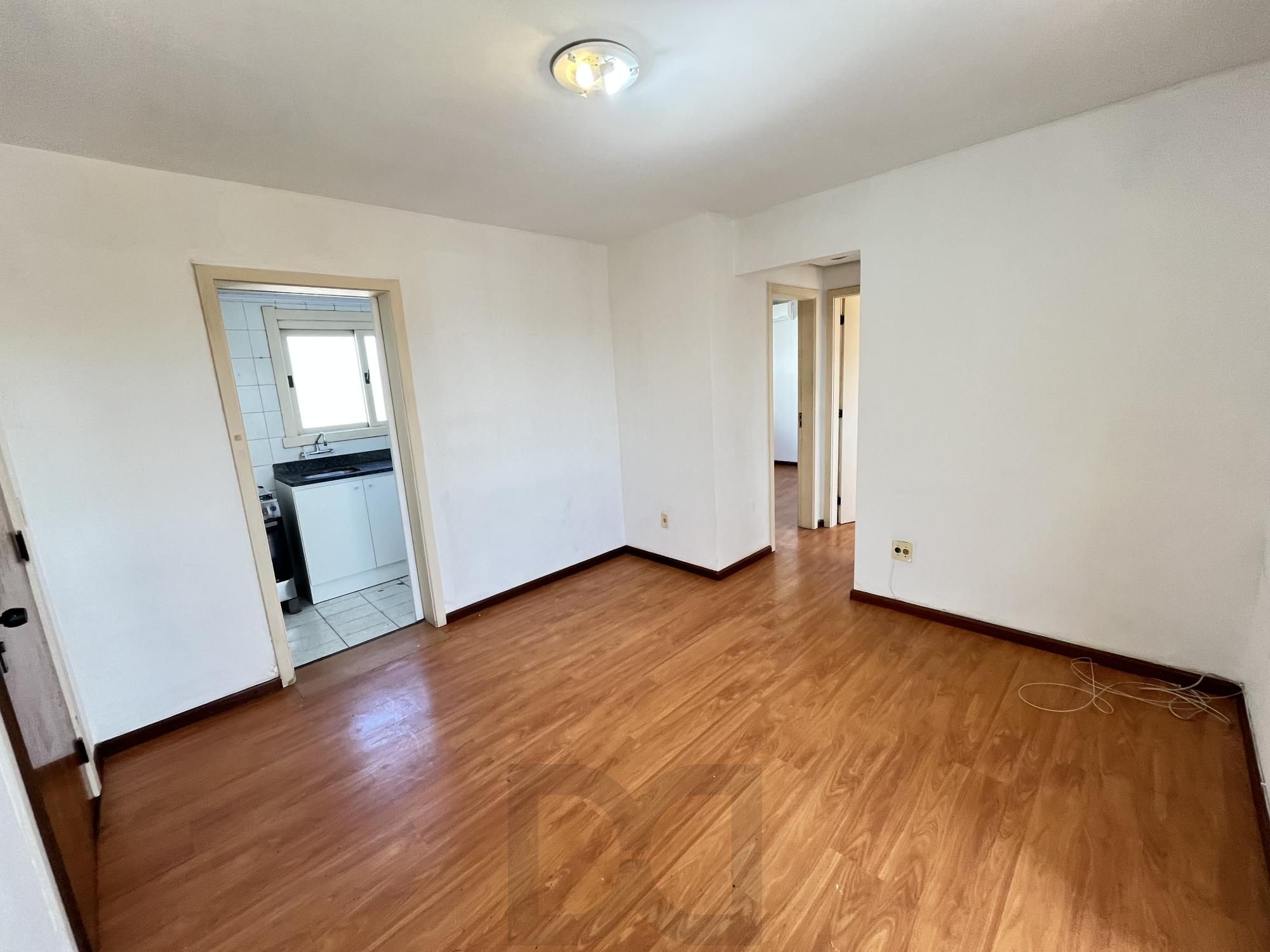 Apartamento de 2 quartos, sacada com churrasqueira e 1 vaga de garagem POA — foto 3
