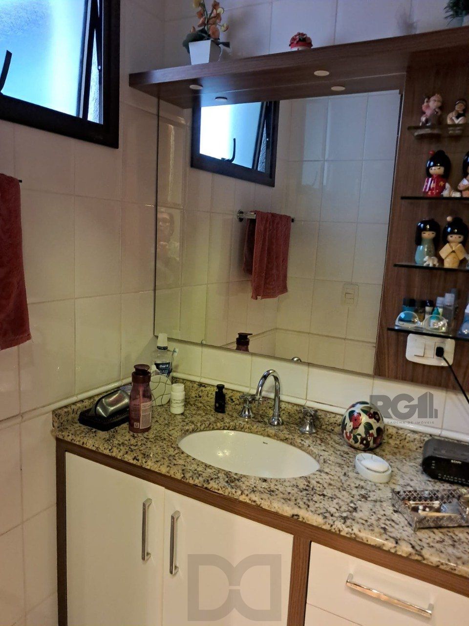 Apartamento de dois quartos, suíte e uma vaga de garagem no bairro Santana em Porto Alegre. — foto 8
