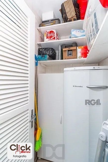 Apartamento 4 dormitórios, sendo 1 suíte, 193 m² de área privativa e 2 vaga(s) de garagem. Localizado na Rua/Av. Carlos Gomes, no bairro Auxiliadora em Porto Alegre. — foto 34
