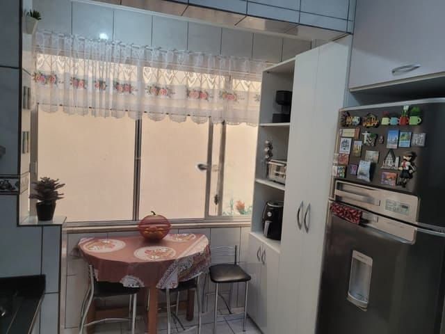 Apartamento de três dormitórios no bairro Rio Branco em Porto Alegre. — foto 7