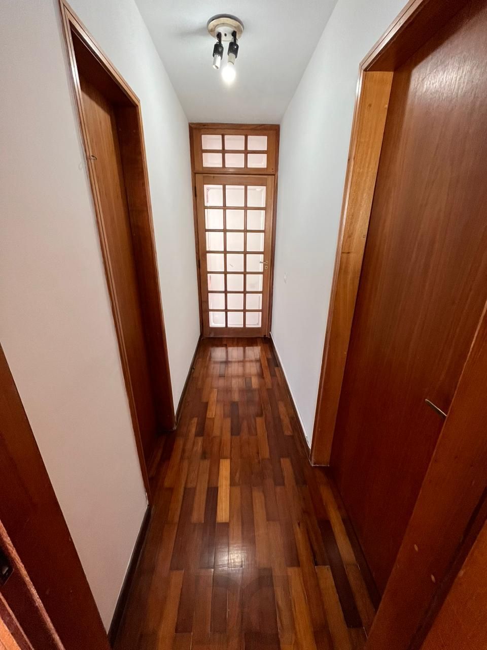 Apartamento de dois quartos e uma vaga de garagem no bairro Petrópolis em POA/RS — foto 2
