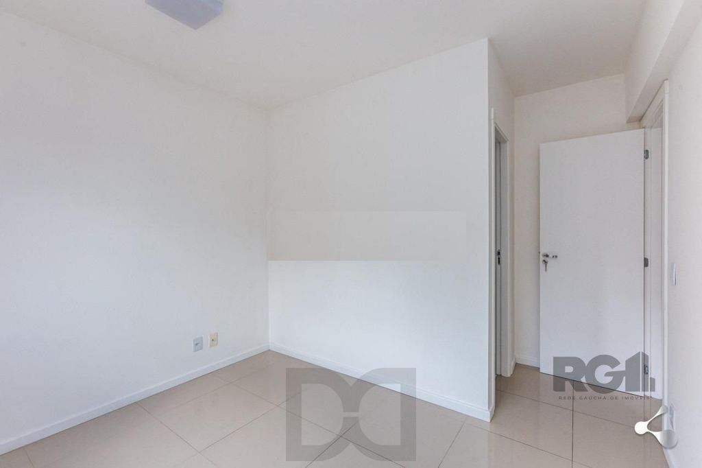 Apartamento 2 dormitórios, sendo 1 suíte, 69 m² de área privativa e 1 vaga(s) de garagem. Localizado na Rua/Av. Dom Claudio Jose Goncalves Ponce De Leao, no bairro Vila Ipiranga em Porto Alegre. — foto 8