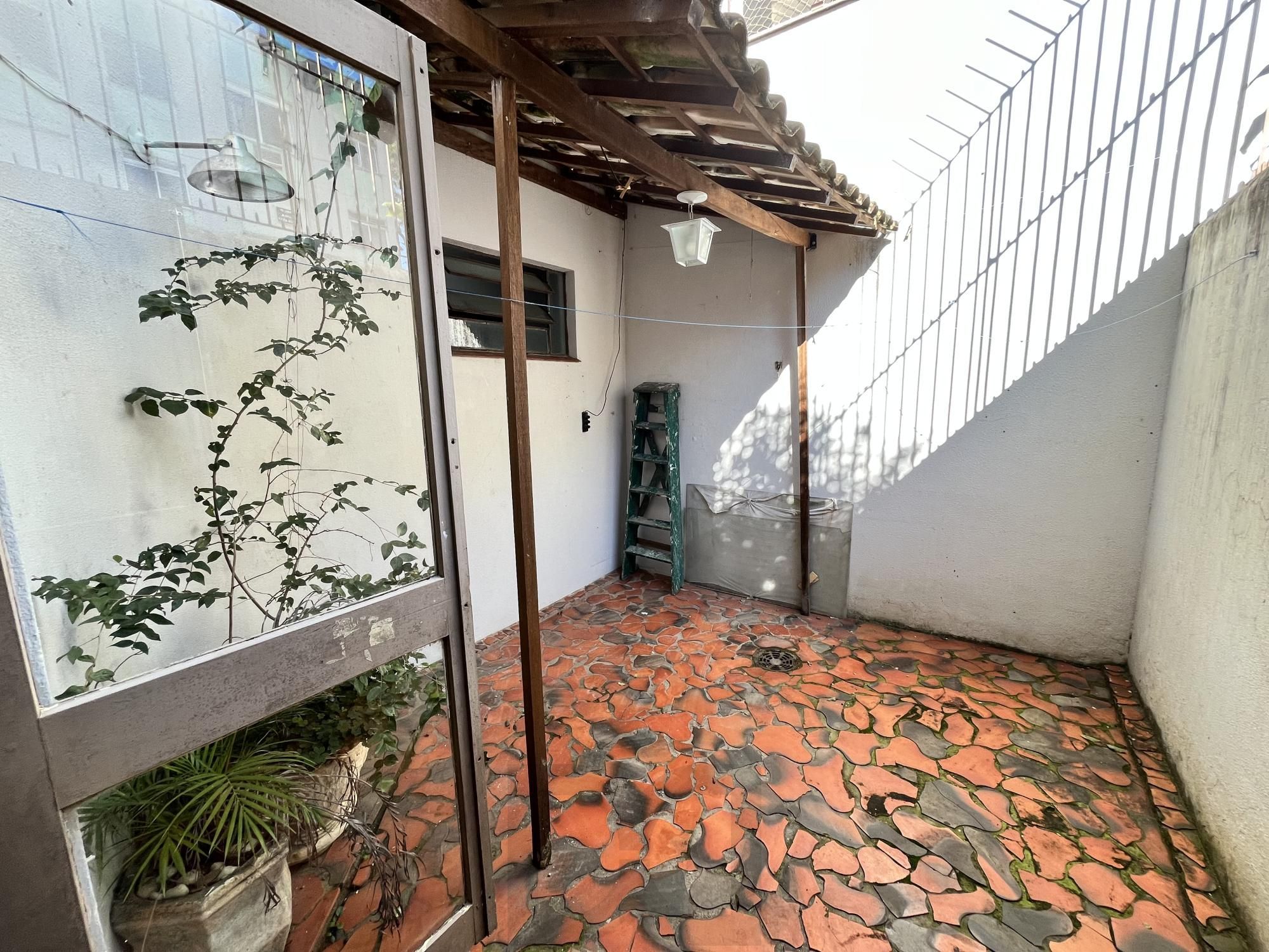 JK transformado em 1 dormitório com pátio privativo no bairro Petrópolis — foto 20