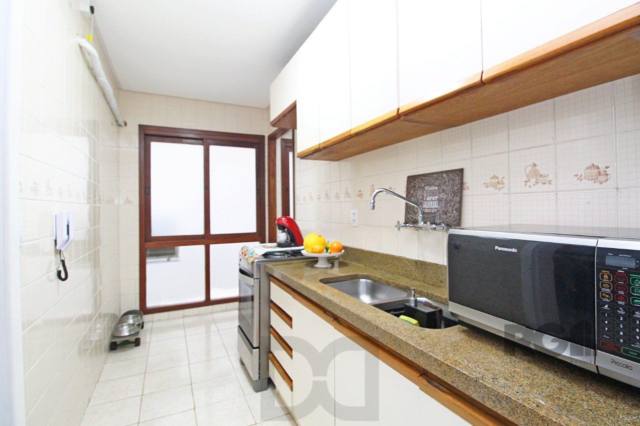 Apartamento de dois dormitórios e dois banheiros no bairro Bom Fim / Rio Branco em Porto Alegre! — foto 16