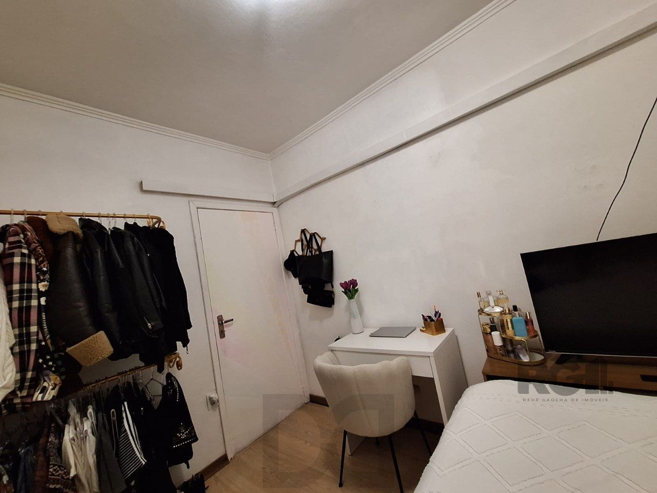 Apartamento de quatro dormitórios e uma vaga de garagem no bairro Bom Fim em Porto Alegre. — foto 19