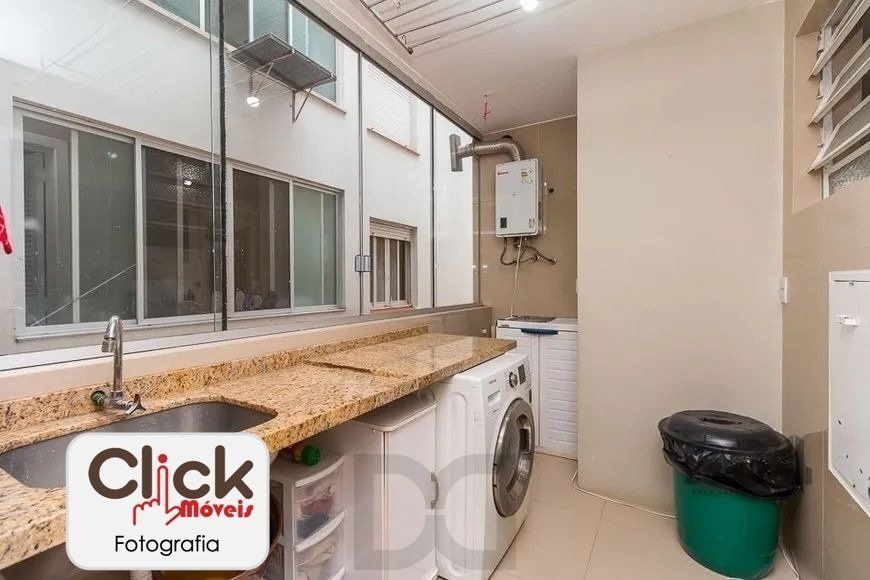 Apartamento 4 dormitórios, sendo 1 suíte, 193 m² de área privativa e 2 vaga(s) de garagem. Localizado na Rua/Av. Carlos Gomes, no bairro Auxiliadora em Porto Alegre. — foto 35