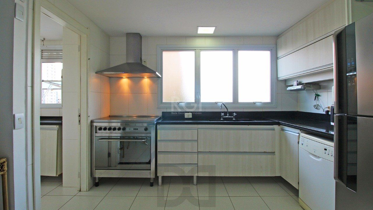 Apartamento com três (3) dormitórios, três (3) suítes sendo uma (1) suíte master e quatro (4) vagas de garagem com dois (2) depósitos próximo ao shopping Iguatemi, no Condomínio Cipriani Nuova Archit — foto 28