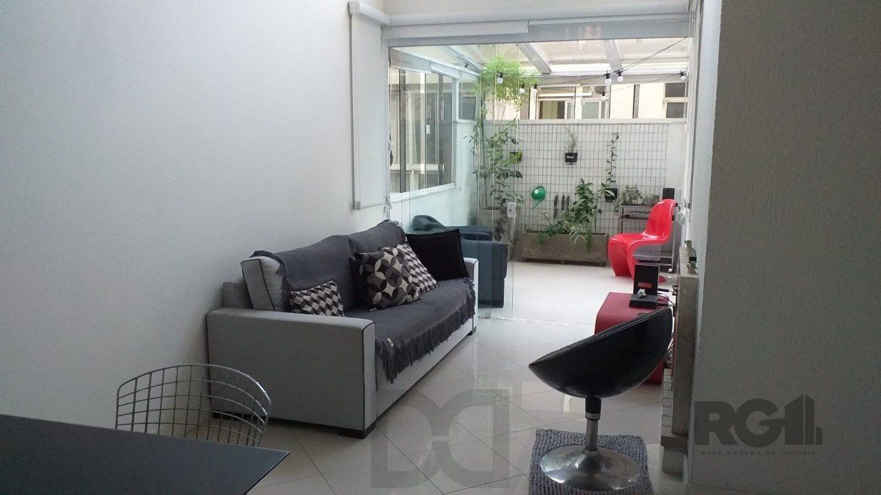 Ótimo Loft ou 1 dormitório e gabinete garagem no Rio Branco — foto 1