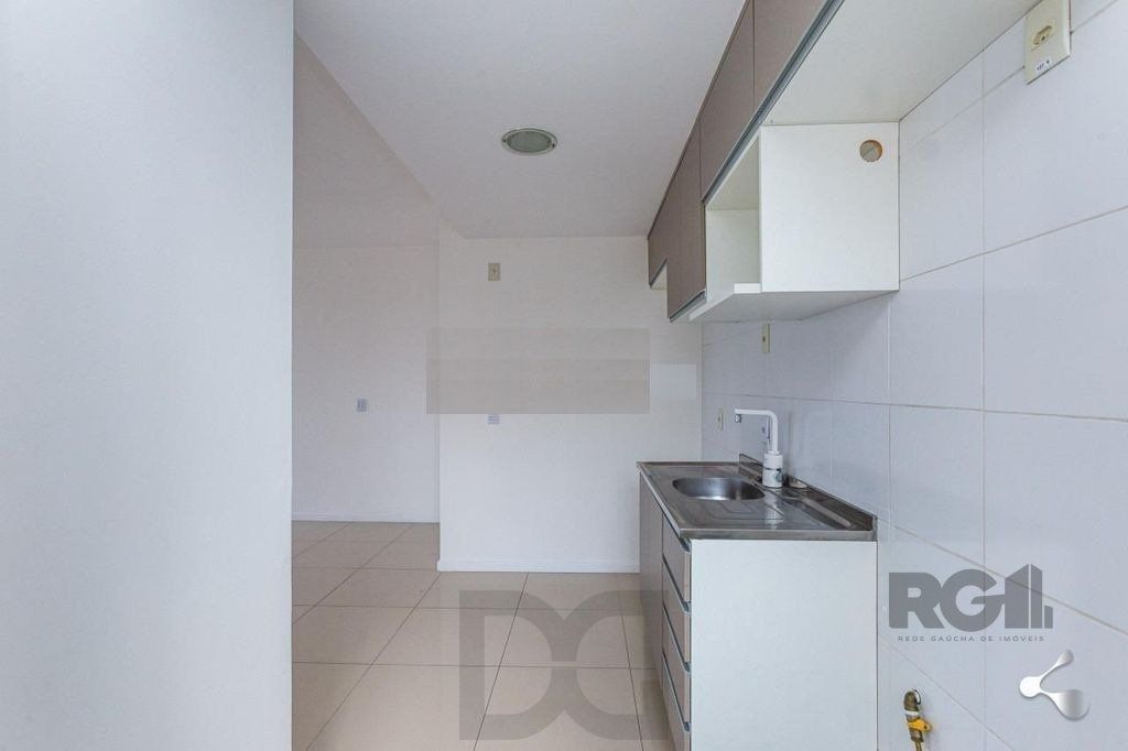 Apartamento 2 dormitórios, sendo 1 suíte, 69 m² de área privativa e 1 vaga(s) de garagem. Localizado na Rua/Av. Dom Claudio Jose Goncalves Ponce De Leao, no bairro Vila Ipiranga em Porto Alegre. — foto 4