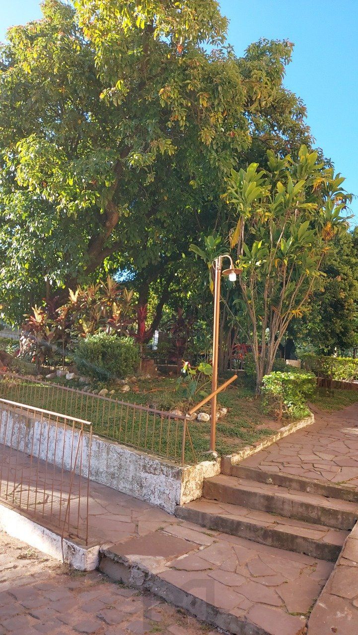 Apartamento de dois dormitórios com uma vaga de garagem no bairro Cristal em Porto Alegre. — foto 34