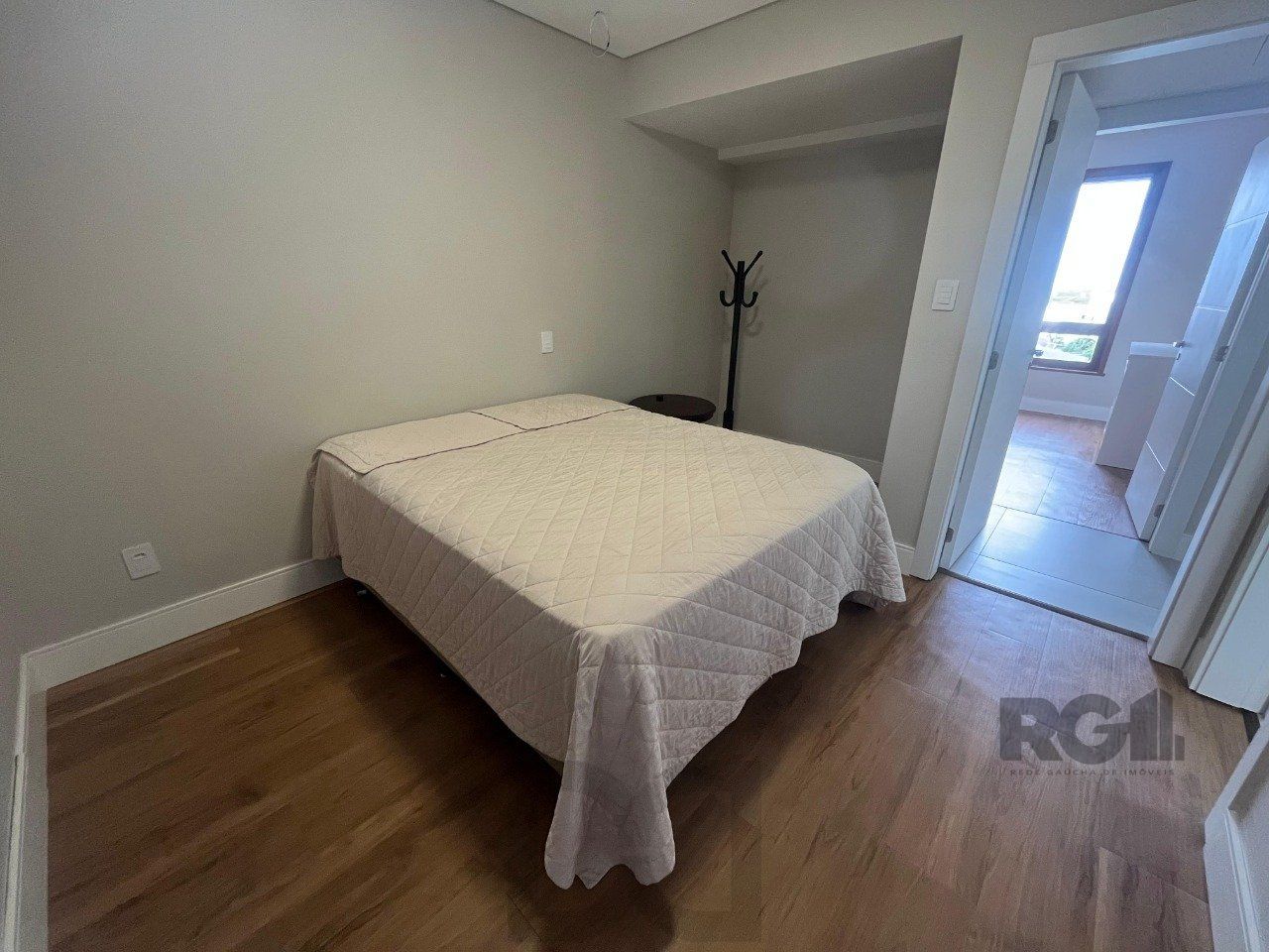 Apartamento de três quartos, suíte e uma vaga de garagem no bairro Independência em Porto Alegre. — foto 19