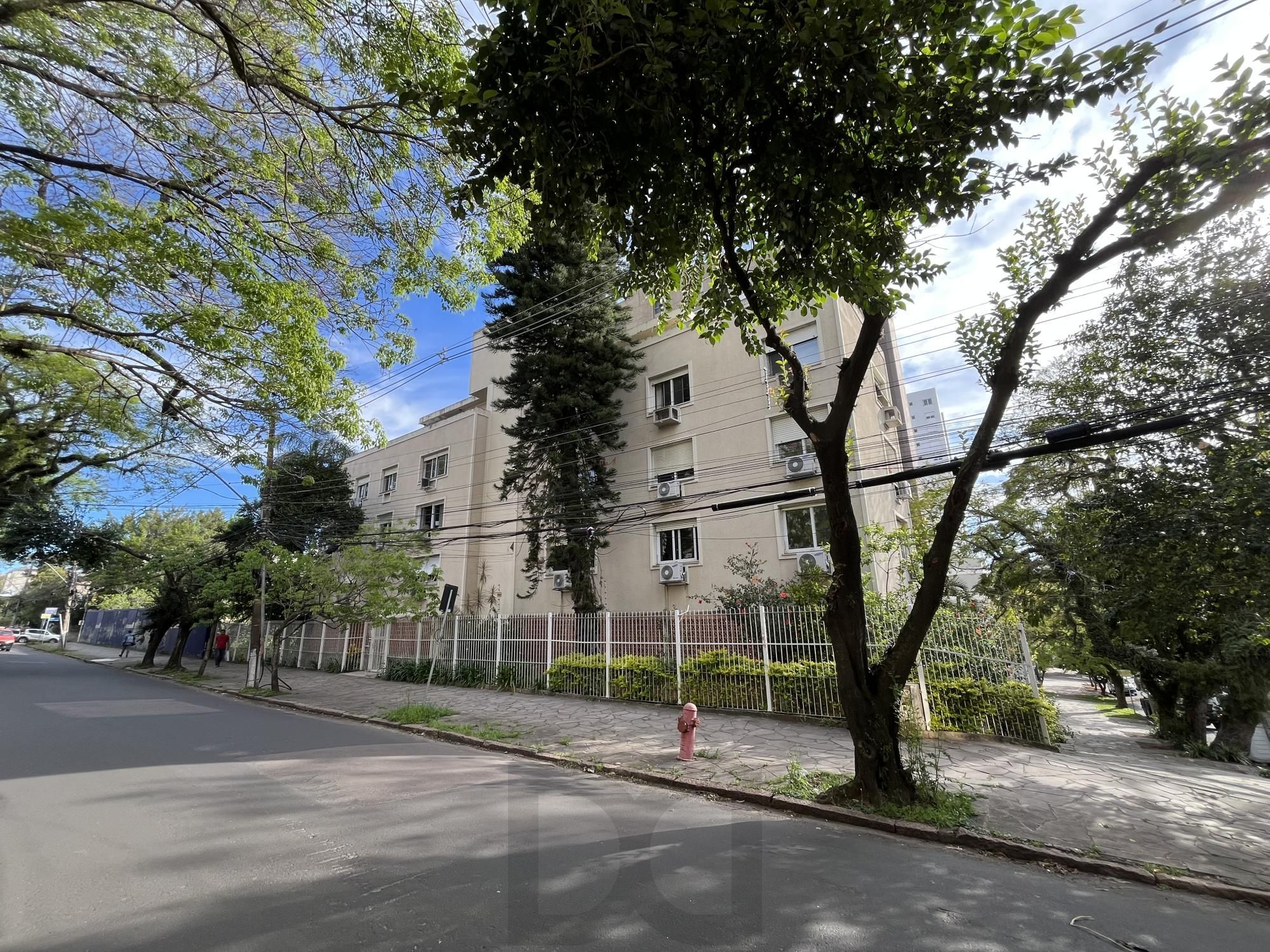 Apartamento de 3 quartos, suíte e 1 vaga de garagem no bairro Petrópolis em POA — foto 1