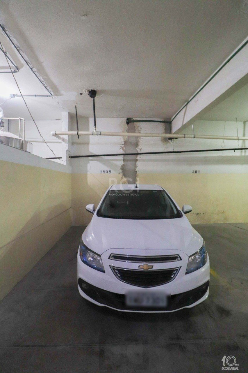 Apartamento á venda com 3 dormitórios com 1 suíte com sacada + 2 sacadas na sala e living, 233,85M² e 1 vaga de garagem escriturada e coberta, no Bairro Independência em Porto Alegre. — foto 39