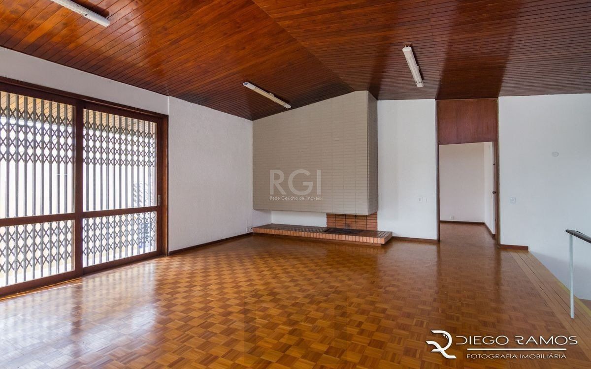 Venda de casa residencial 25,00m x 80,00m- Menino Deus. 4 vagas, 4 dormitórios, sendo 1 suíte, 1 varanda, lareira e churrasqueira. — foto 3