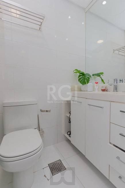 Apartamento de 3 dormitórios e 1 suíte no bairro Floresta em Porto Alegre — foto 13