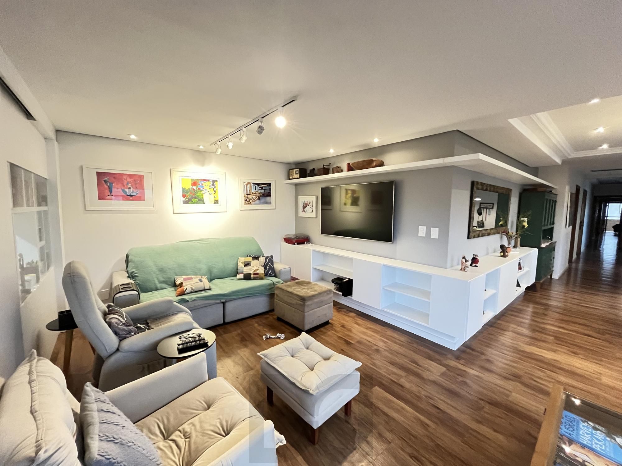 Apartamento de 3 quartos, 2 suítes, 1 americana e 2 vagas no bairro Farroupilha — foto 1