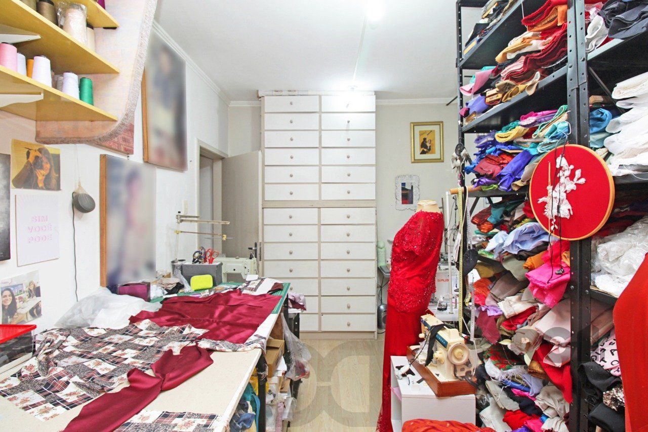 Apartamento de quatro dormitórios e uma vaga de garagem no bairro Bom Fim em Porto Alegre. — foto 22