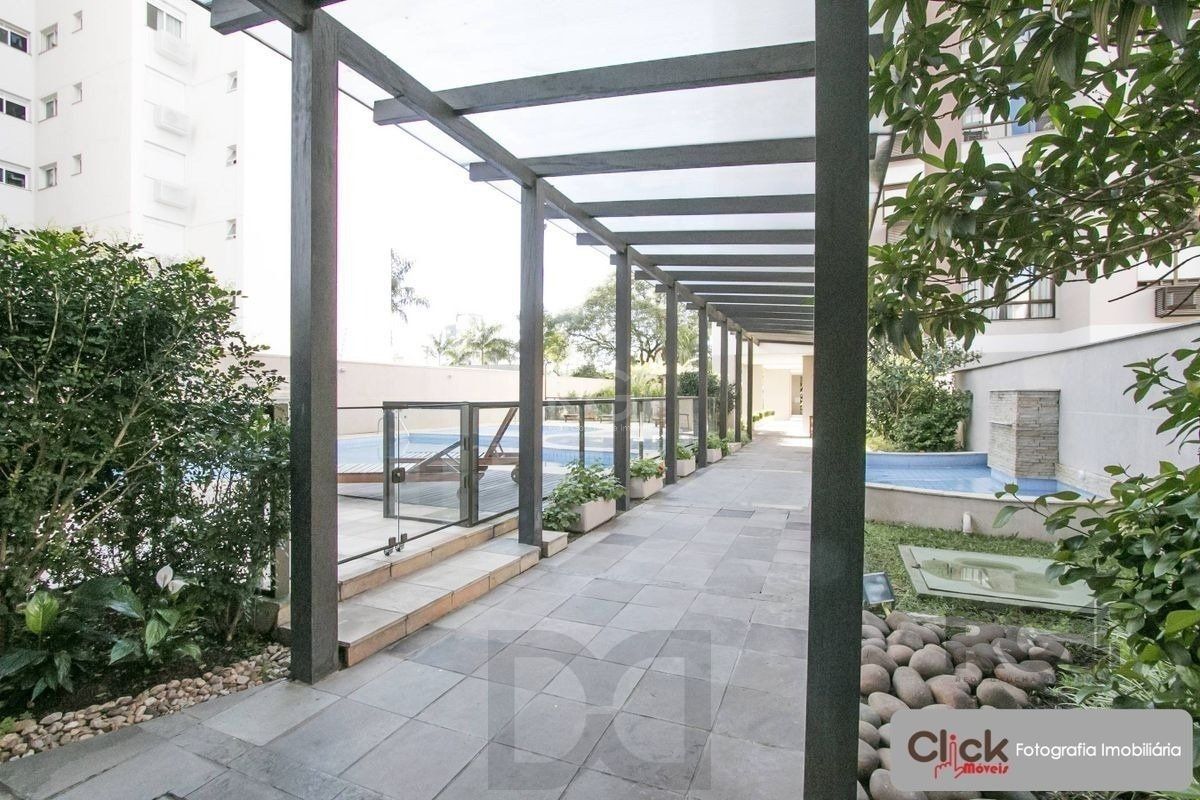 Vende apartamento desocupado, andar alto, mobiliado, living de dois ambientes, no Passo da Areia - Porto Alegre — foto 11