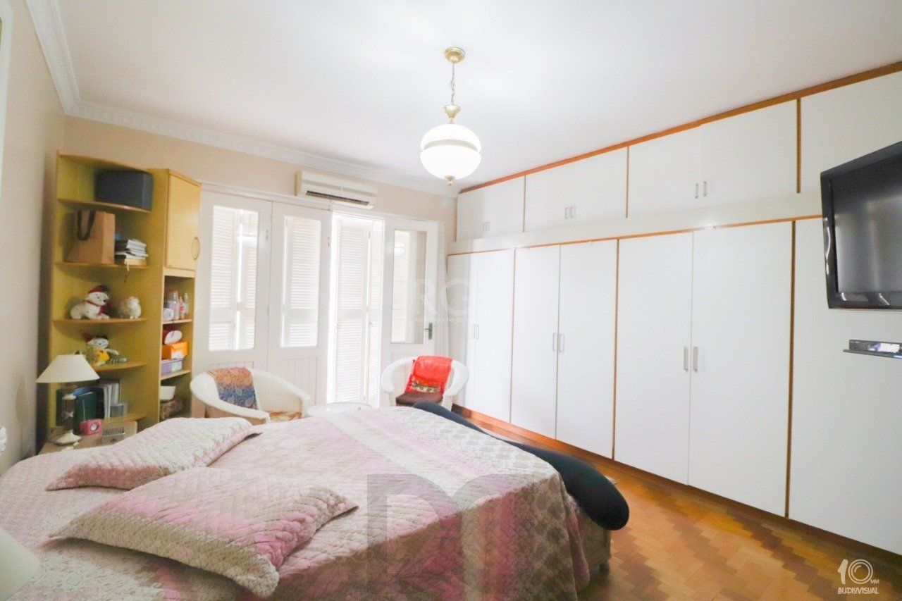 Apartamento á venda com 3 dormitórios com 1 suíte com sacada + 2 sacadas na sala e living, 233,85M² e 1 vaga de garagem escriturada e coberta, no Bairro Independência em Porto Alegre. — foto 18