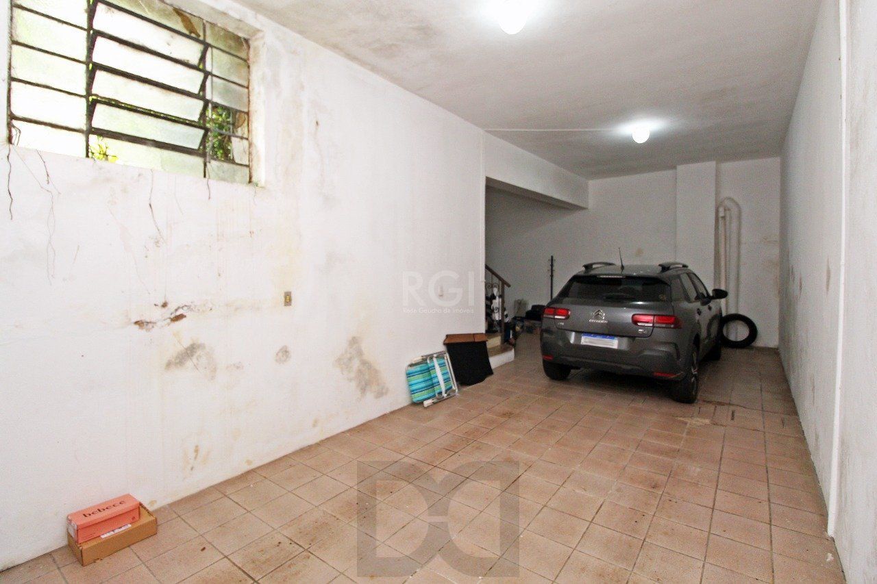 Casa para Venda - 464.5m², 3 dormitórios, sendo 1 suites, 3 vagas - Petrópolis — foto 28