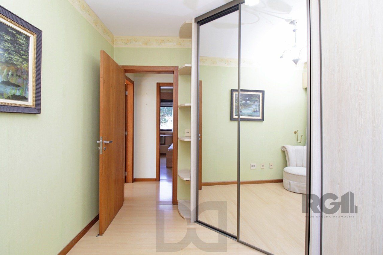 Apartamento de 3 dormitórios, suíte e 2 vagas de garagem no bairro Petrópolis em Porto Alegre — foto 13