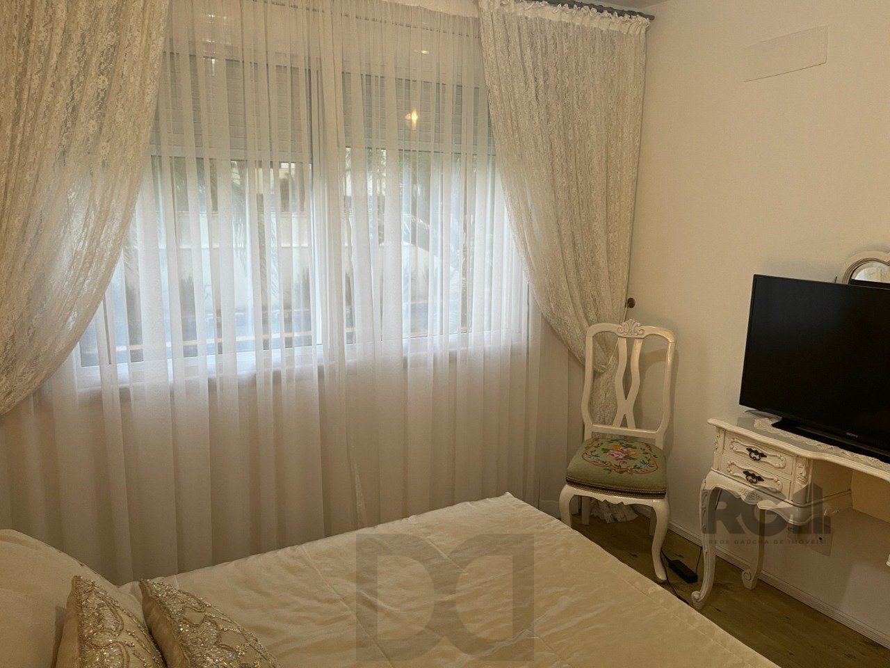 Apartamento 3 dormitórios, suíte, 2 vagas. Andar alto, vista para infraestrutura do condomínio. Semi-mobiliado. — foto 68