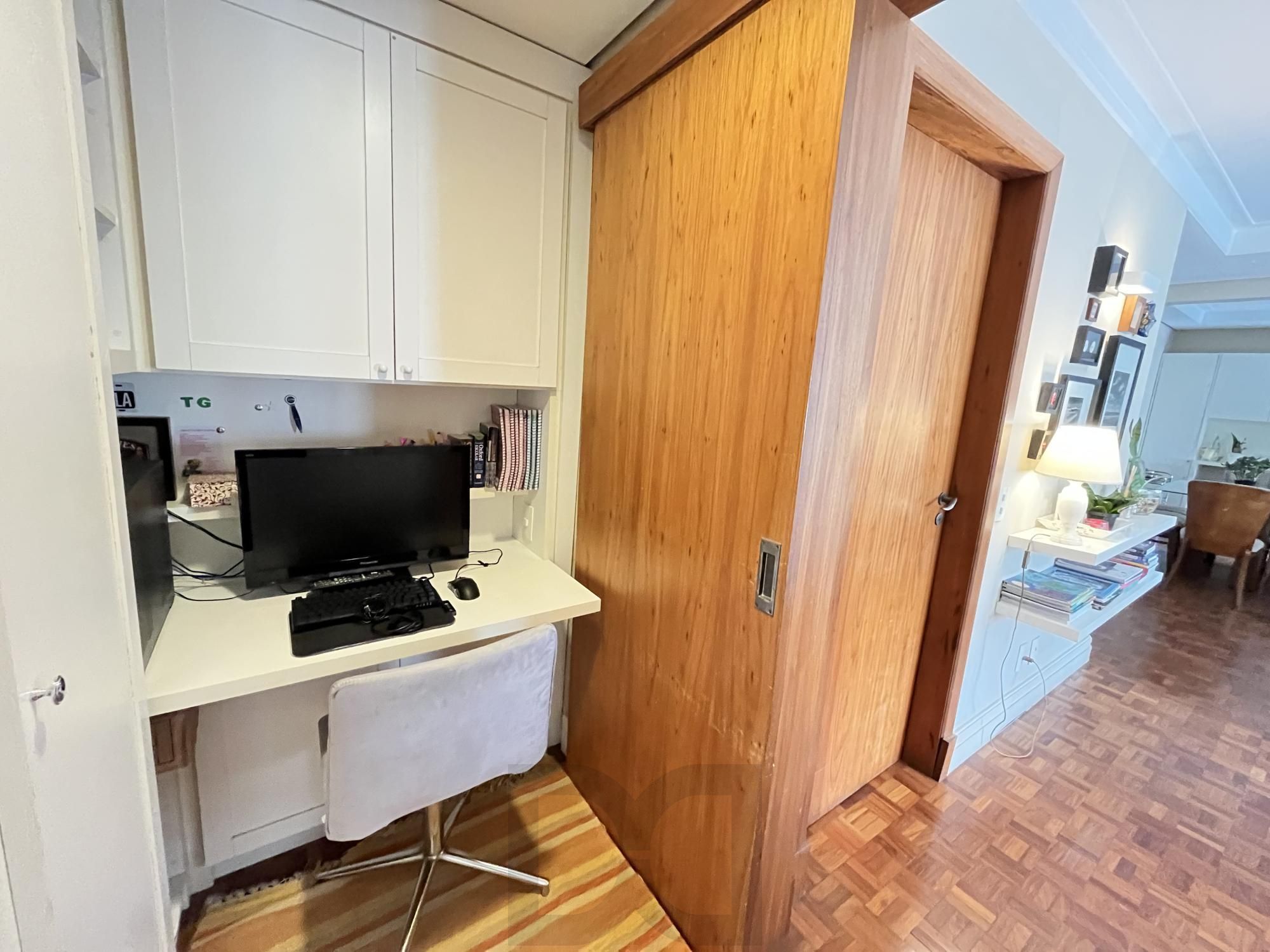 Apartamento de 2 quartos, suíte e 2 vagas de garagem no bairro Jardim Botânico. — foto 11