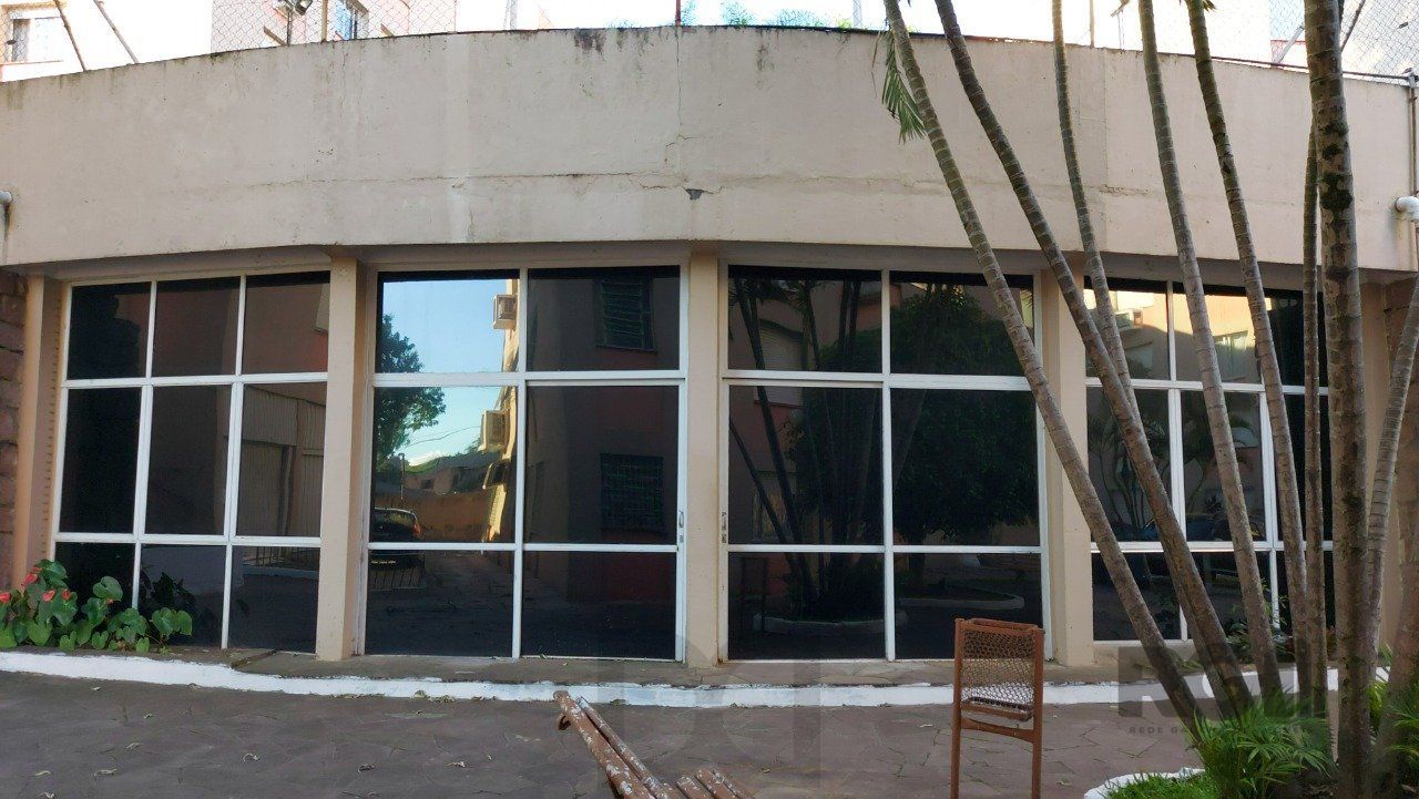 Apartamento de dois dormitórios com uma vaga de garagem no bairro Cristal em Porto Alegre. — foto 33
