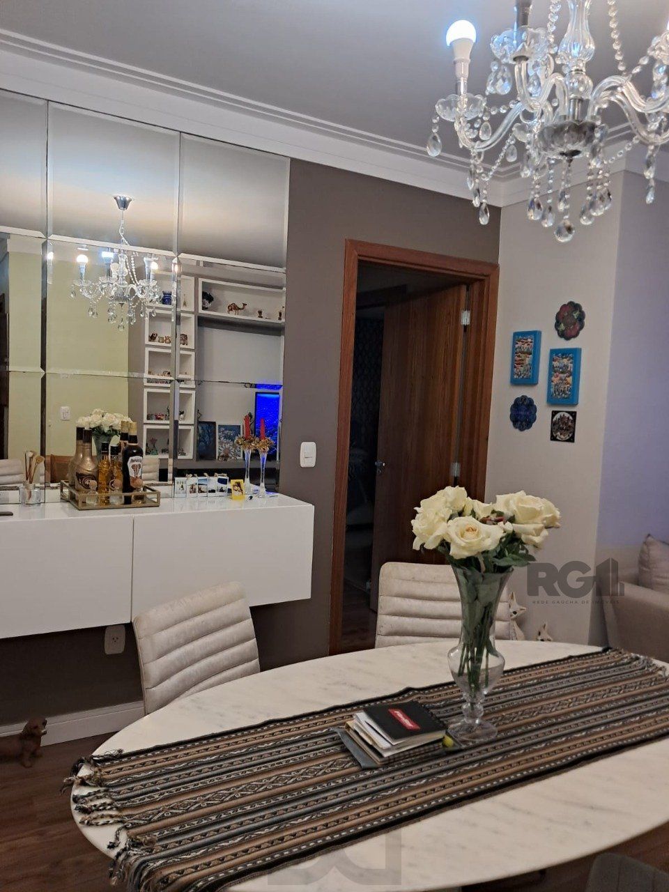 Apartamento de dois quartos, suíte e uma vaga de garagem no bairro Santana em Porto Alegre. — foto 41