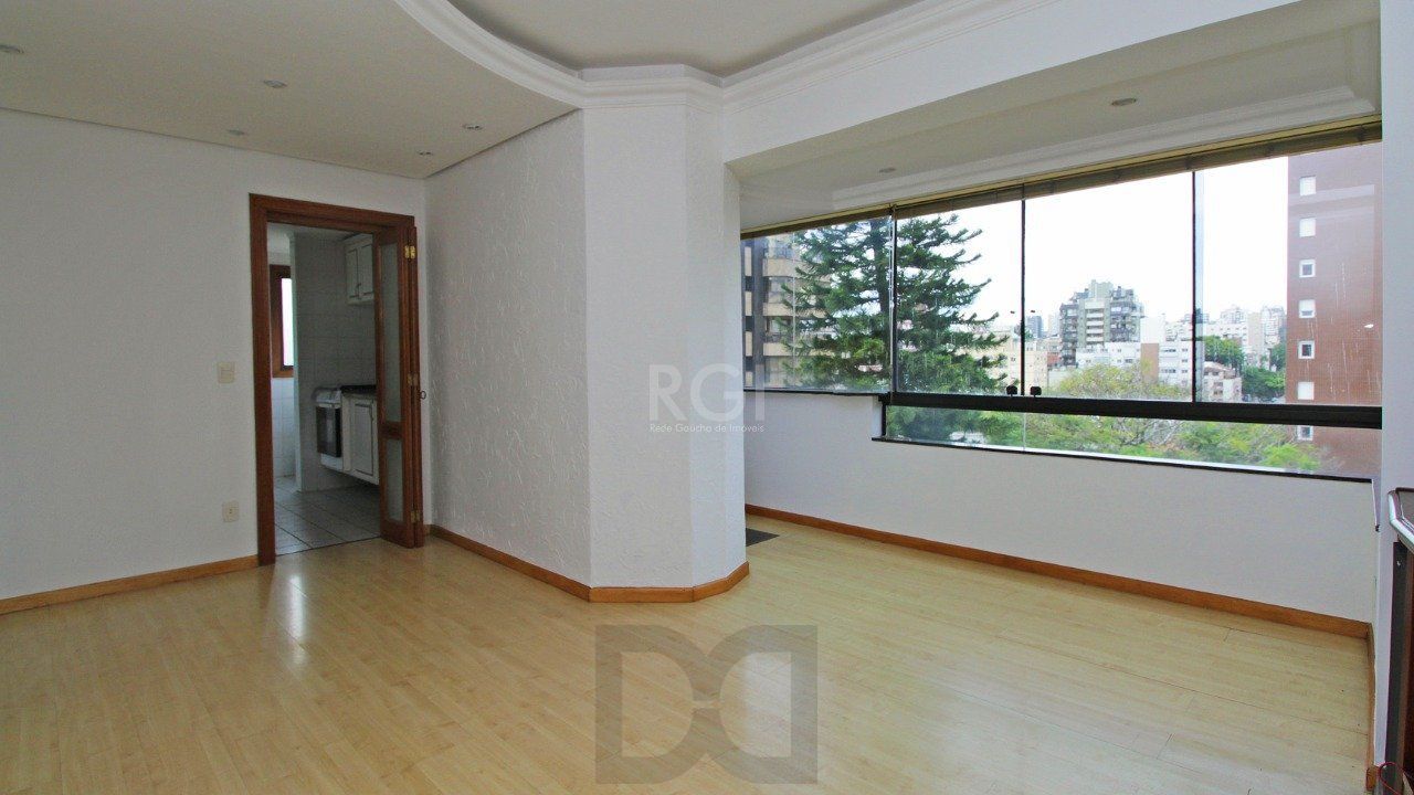 Apartamento de dois dormitórios e uma vaga de garagem na Rua Marcelo Gama, bairro Auxiliadora em Porto Alegre. — foto 7