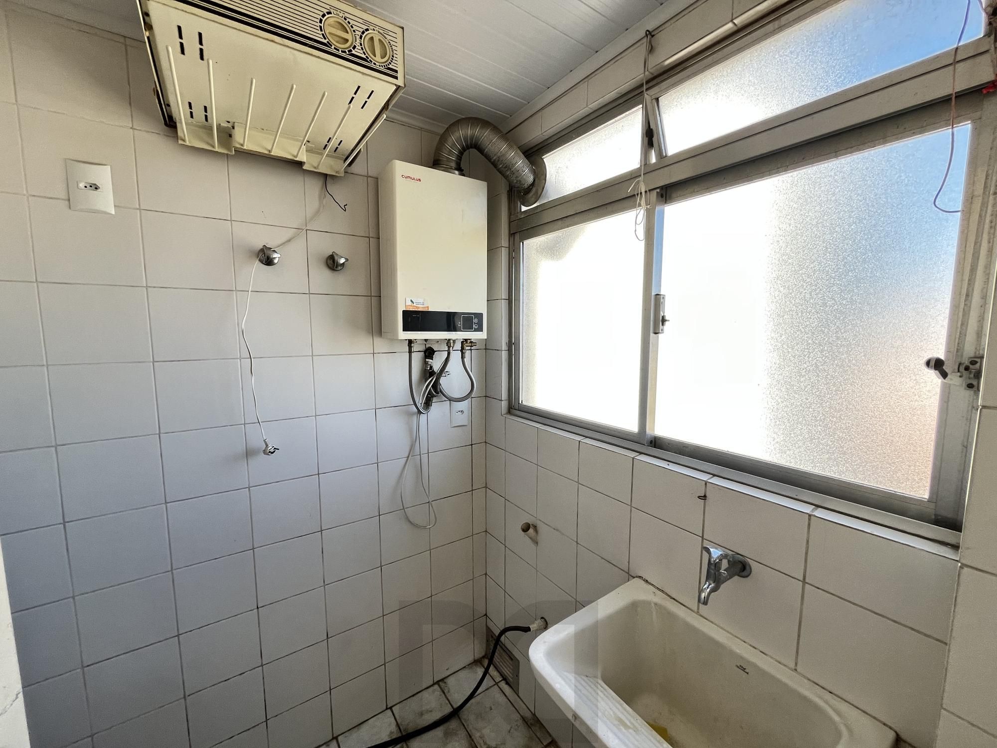 Apartamento de 2 quartos, sacada com churrasqueira e 1 vaga de garagem POA — foto 25