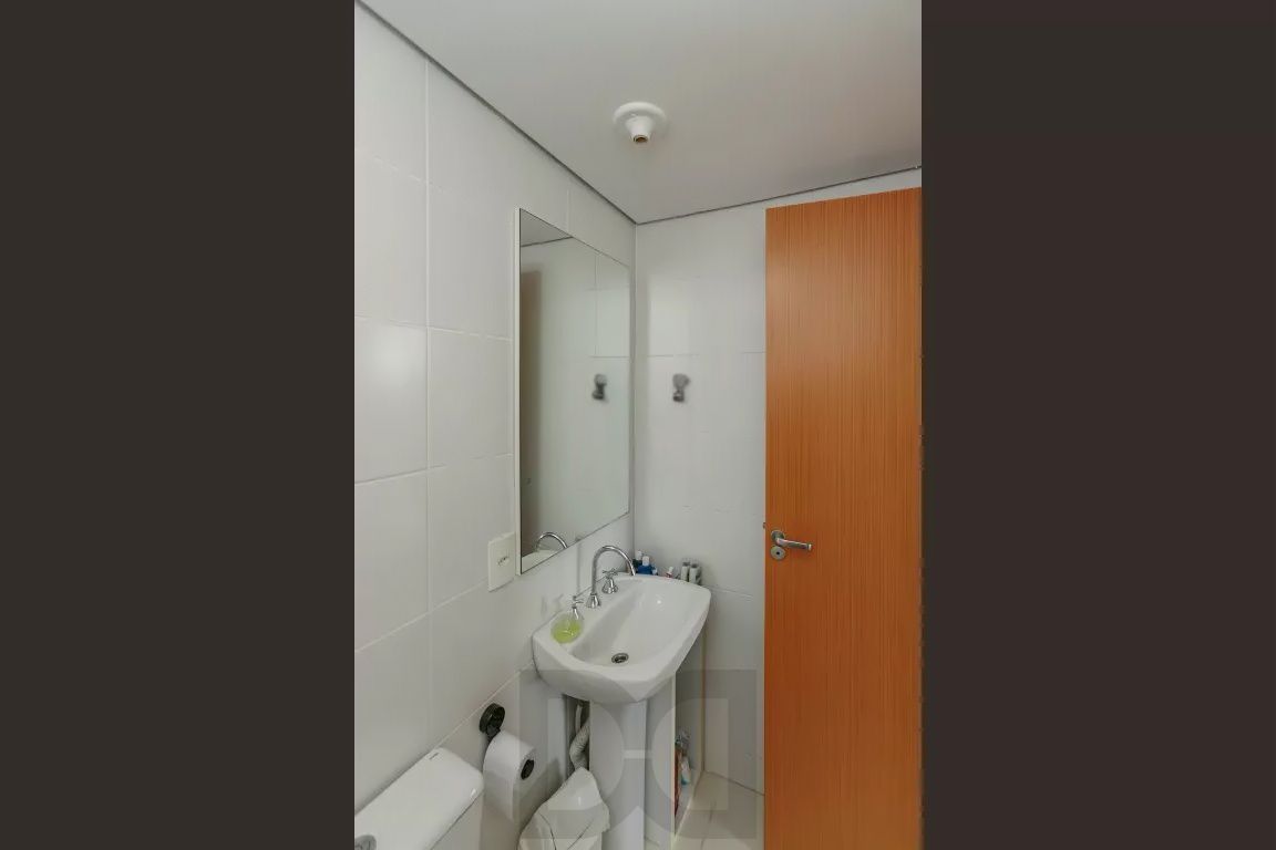 Apartamento de 2 quartos, suíte e 1 vaga de garagem no bairro Tristeza em POA — foto 2