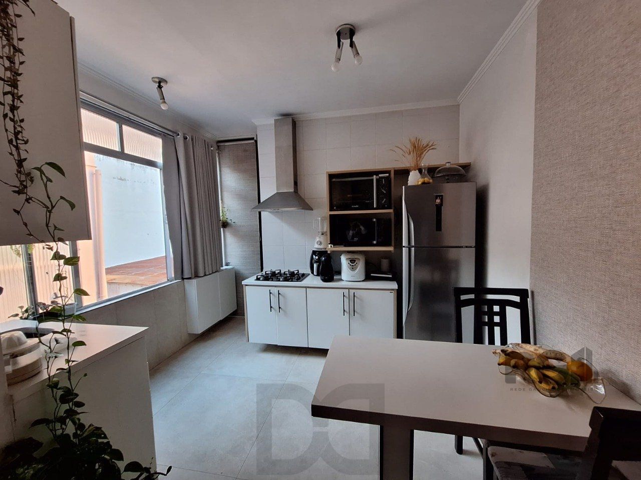 Apartamento de quatro dormitórios e uma vaga de garagem no bairro Bom Fim em Porto Alegre. — foto 4