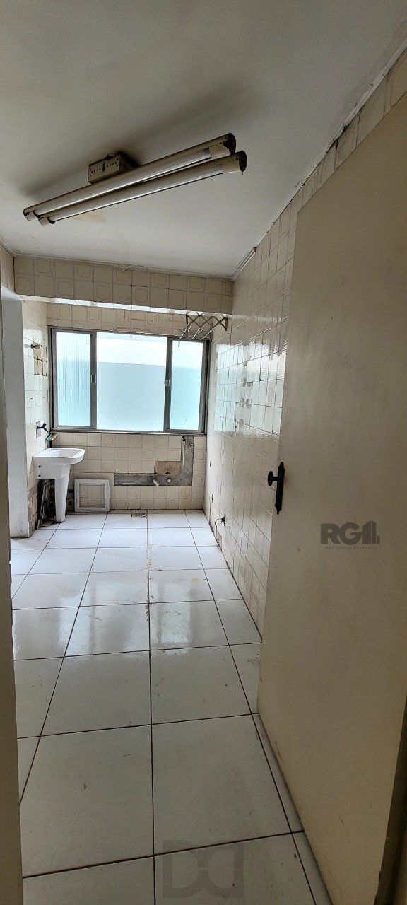 Apartamento amplo com dois dormitórios no bairro Rio Branco em Porto Alegre. — foto 2