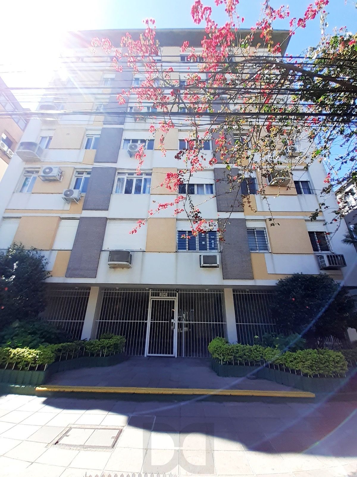 Apartamento de dois quartos no bairro Menino Deus em Porto Alegre — foto 2