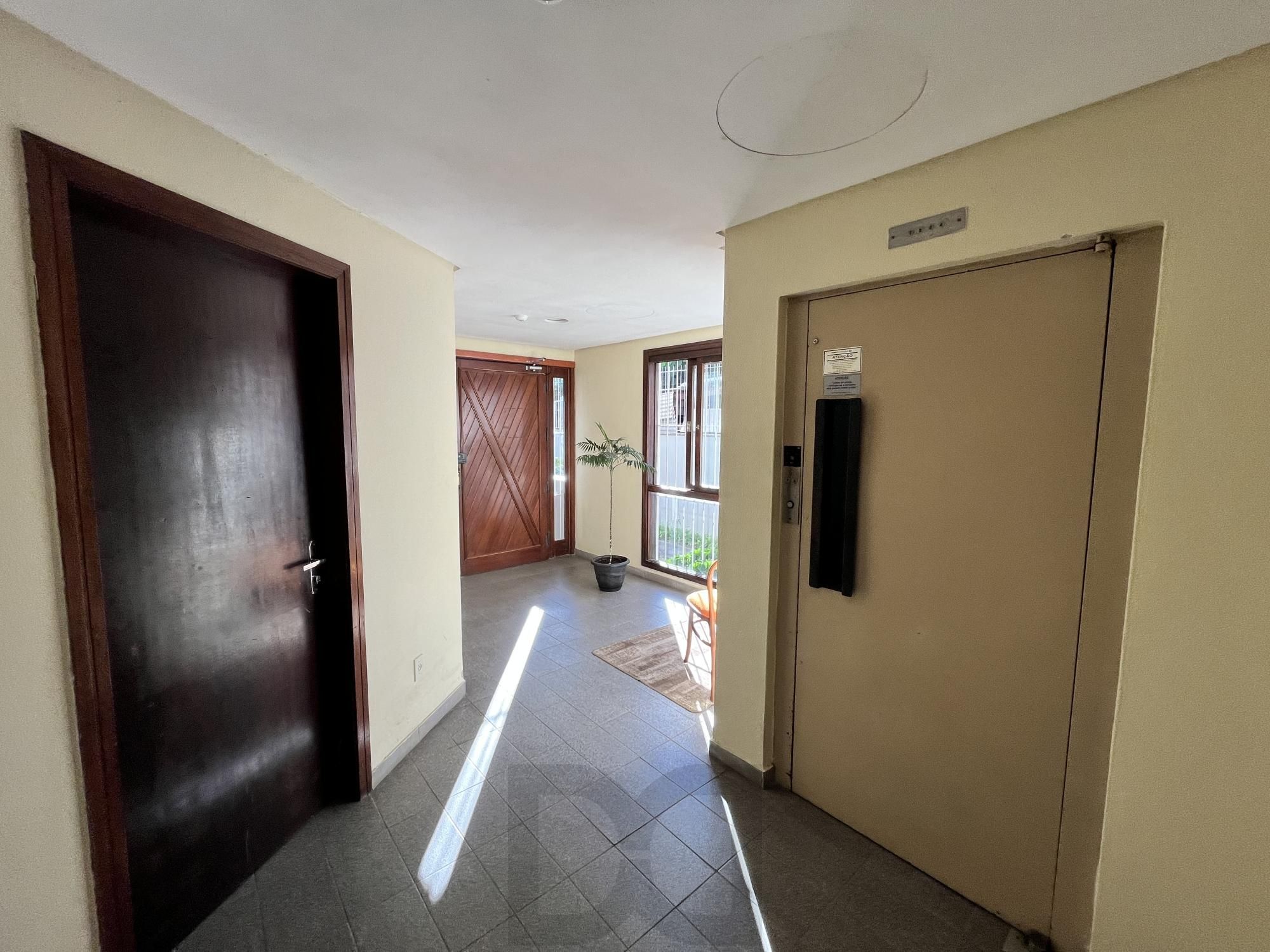 Apartamento de 2 quartos, suíte e 1 vaga de garagem no bairro Santana em POA/RS — foto 16