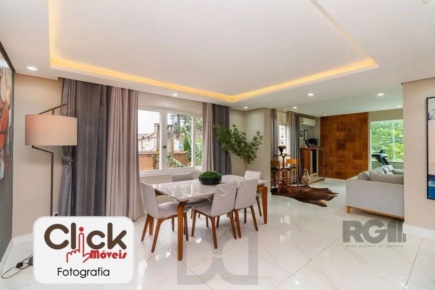Apartamento 4 dormitórios, sendo 1 suíte, 193 m² de área privativa e 2 vaga(s) de garagem. Localizado na Rua/Av. Carlos Gomes, no bairro Auxiliadora em Porto Alegre. — foto 8