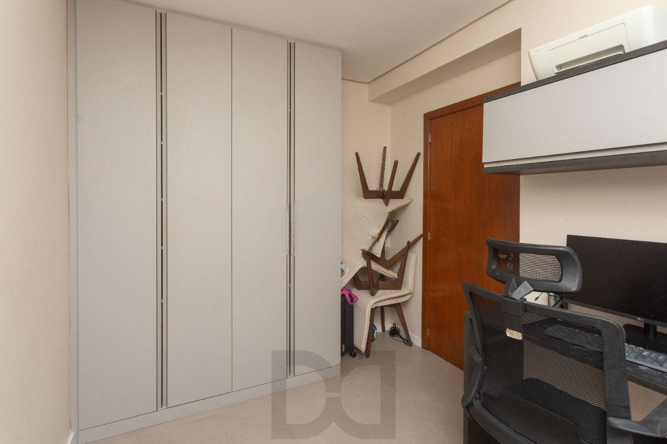 Apartamento de 3 quartos, suíte e 1 vaga de garagem no bairro Passo da Areia POA — foto 2