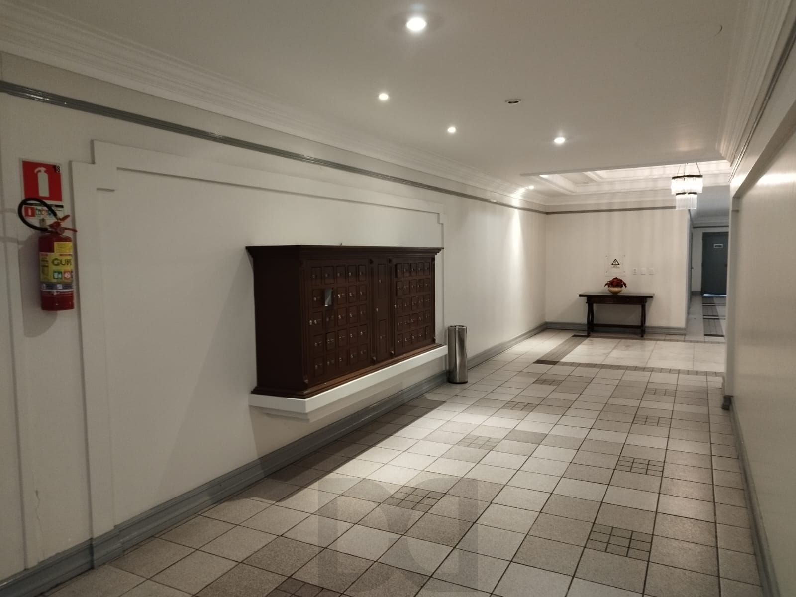 Apartamento 2 Dormitórios, 1 vaga Dupla de Garagem, Bairro Independência, Porto Alegre-RS — foto 5