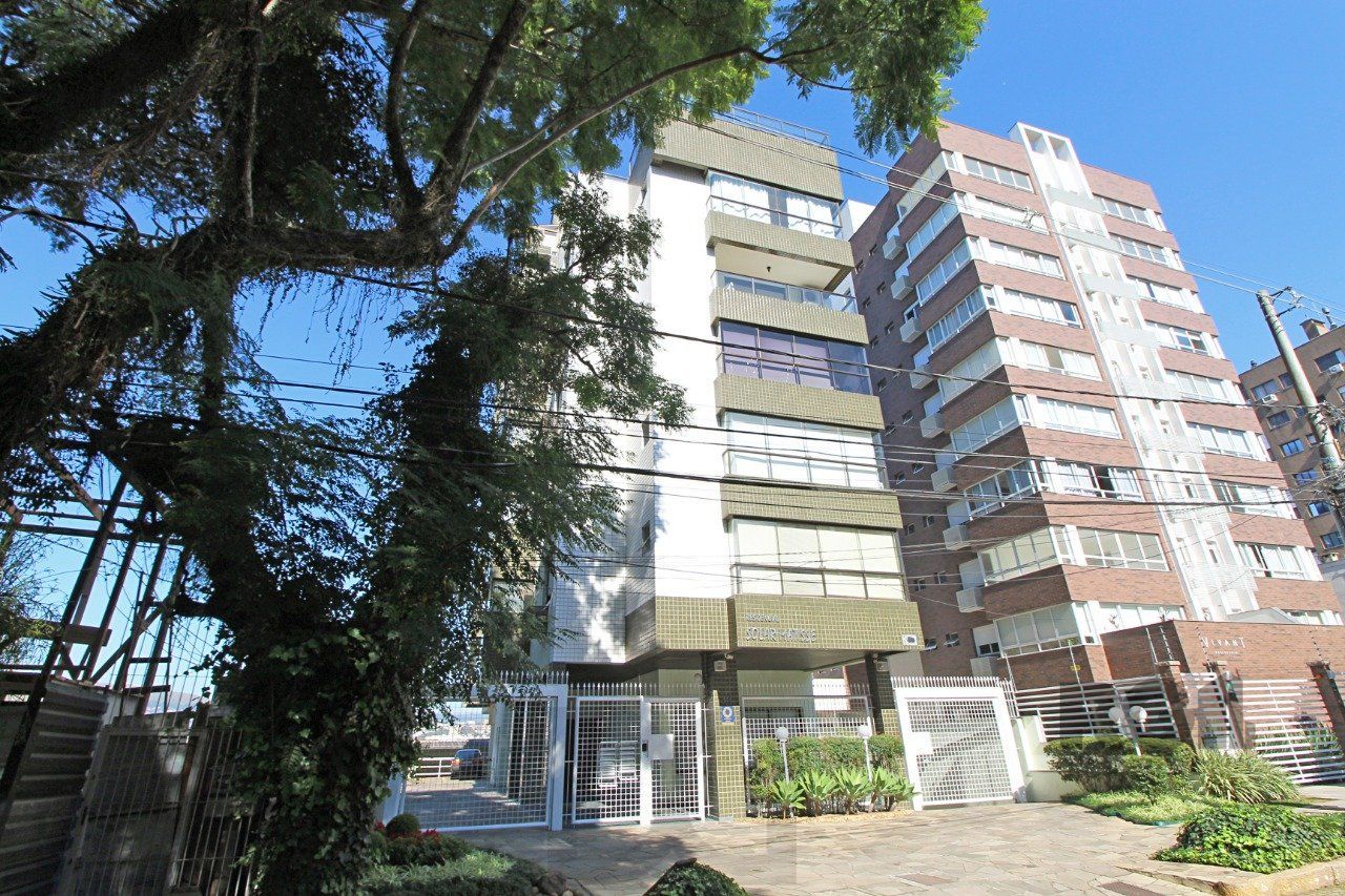 Apartamento de 3 dormitórios, suíte e 2 vagas de garagem no bairro Petrópolis em Porto Alegre — foto 2