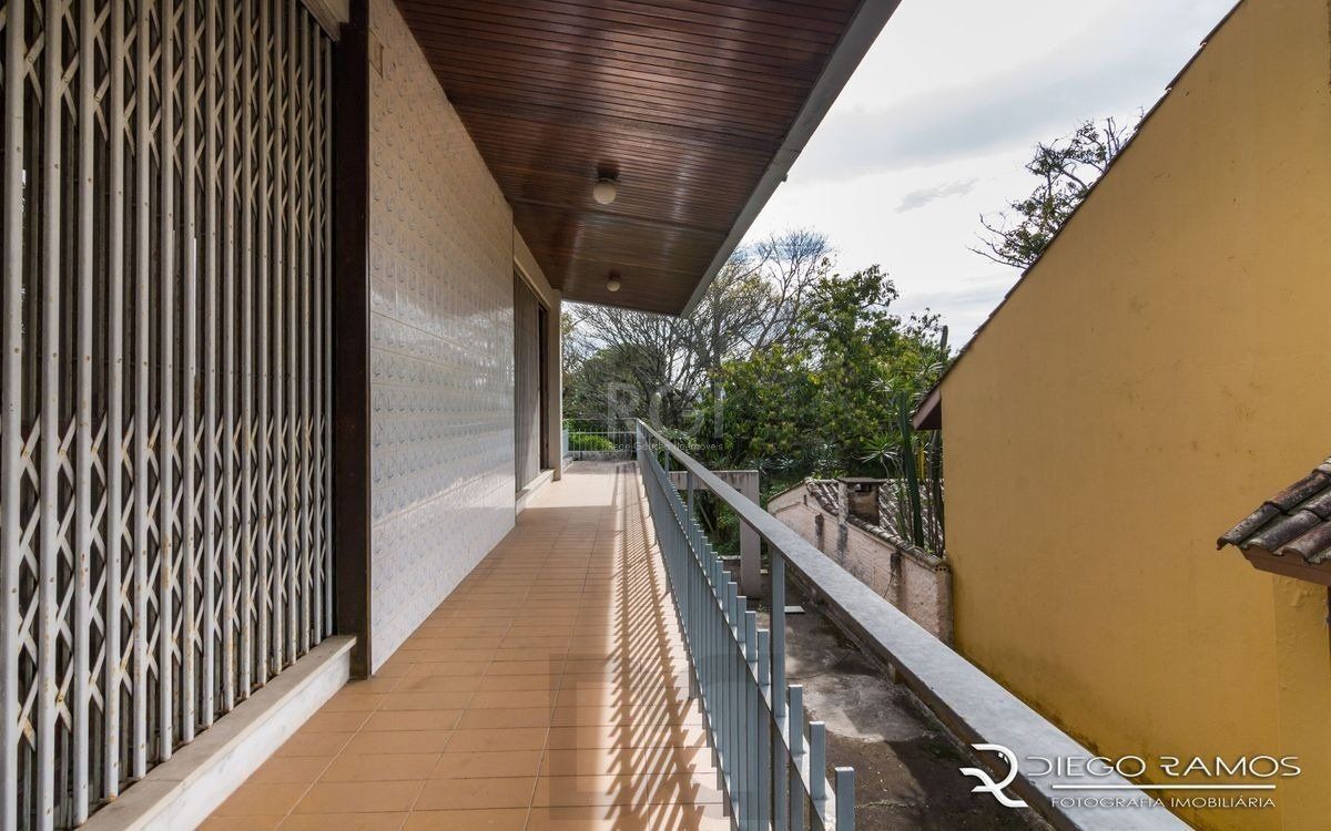 Venda de casa residencial 25,00m x 80,00m- Menino Deus. 4 vagas, 4 dormitórios, sendo 1 suíte, 1 varanda, lareira e churrasqueira. — foto 8