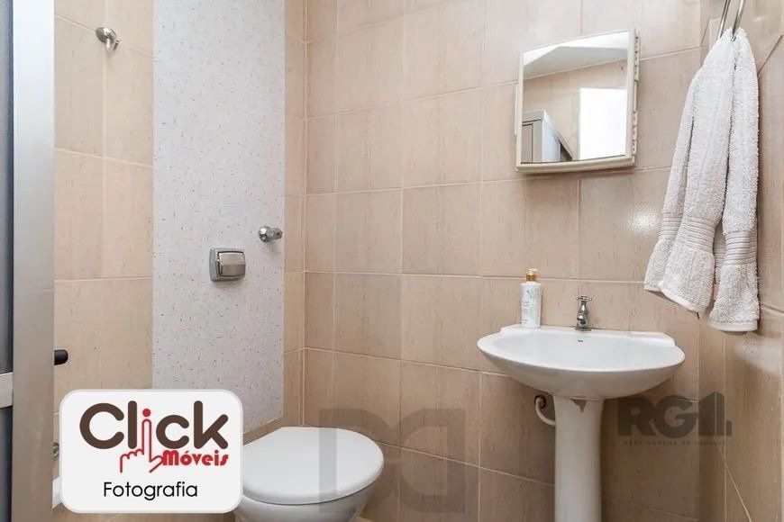 Apartamento 4 dormitórios, sendo 1 suíte, 193 m² de área privativa e 2 vaga(s) de garagem. Localizado na Rua/Av. Carlos Gomes, no bairro Auxiliadora em Porto Alegre. — foto 22