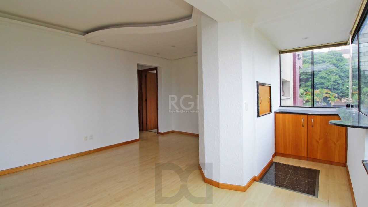 Apartamento de dois dormitórios e uma vaga de garagem na Rua Marcelo Gama, bairro Auxiliadora em Porto Alegre. — foto 5