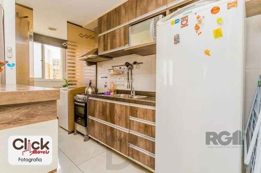 Apartamento 3 dormitórios, sendo 1 suíte, 66 m² de área privativa e 1 vaga(s) de garagem. Localizado na Rua/Av. Dom Claudio Jose Goncalves Ponce De Leao, no bairro Vila Ipiranga em Porto Alegre. — foto 8